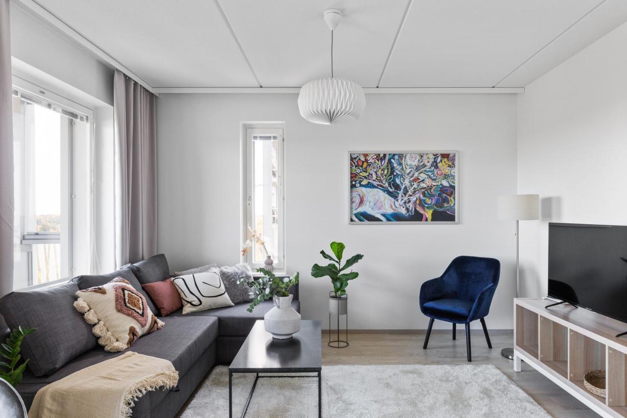 Amazing Views By Finnoo Metro Apartment